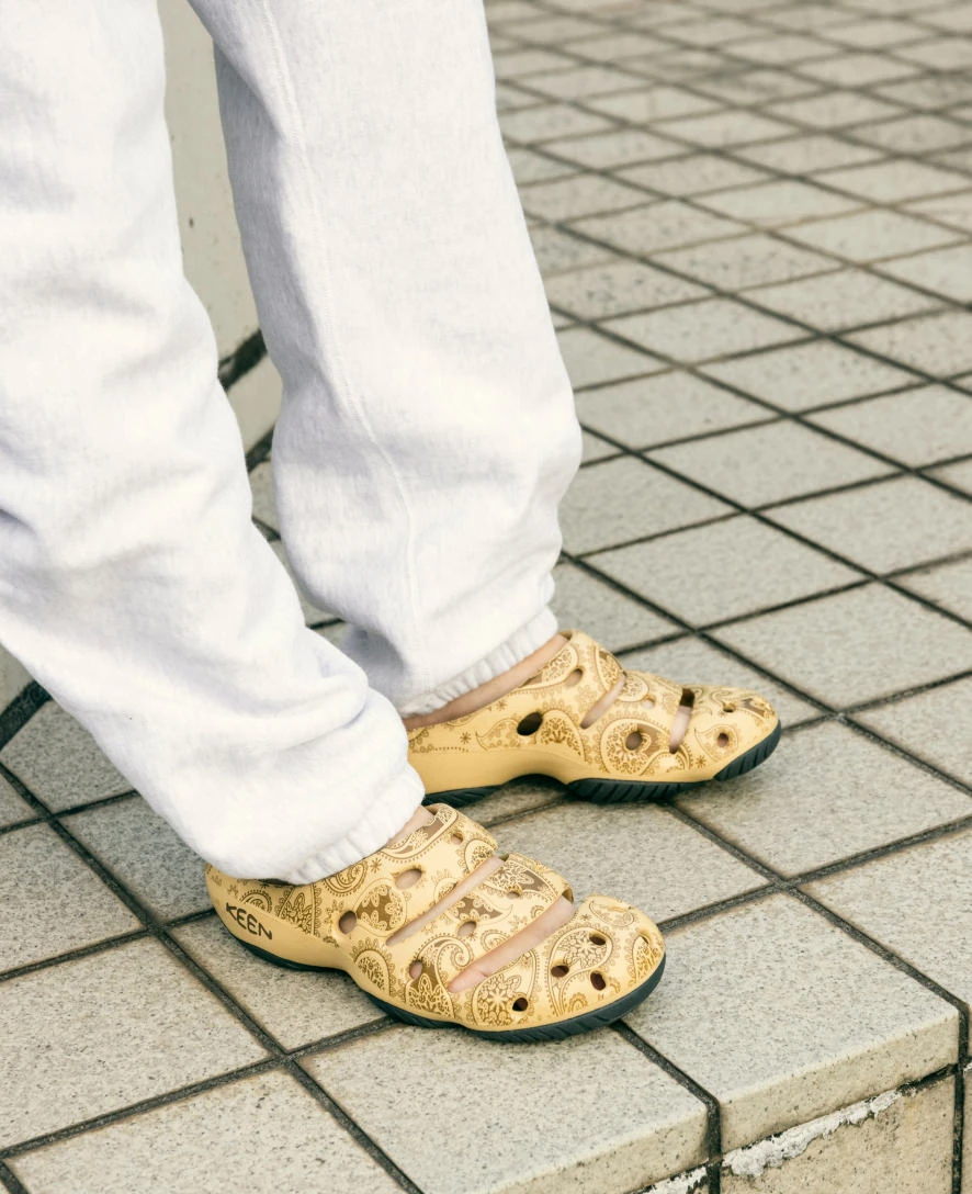 Keen Women's Yogui Arts Clog X THC | Caffe Latte Paisley - Image 8